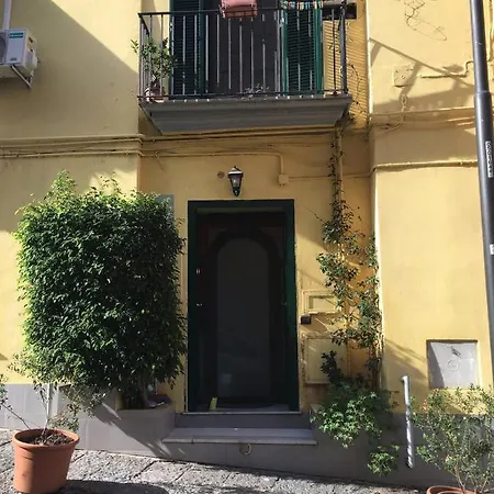 Jenniʻs Indipendent Tiny House Nápoles