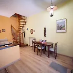 Jenniʻs Indipendent Tiny House דירה נאפולי